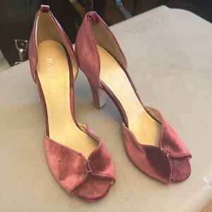 Vintage mauve pink crushed velvet peep toe heels